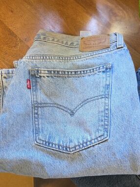 Levi's Men's Light Wash Relaxed Fit Denim Jeans